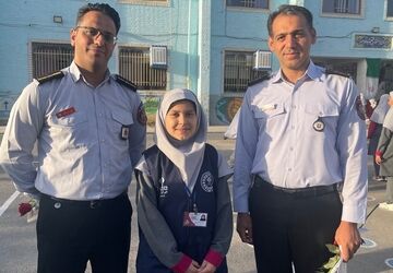 پدران قهرمان در دبستان پنجم مهر؛ تجلیل از آتش‌نشانان به مناسبت روز آتش‌نشانی