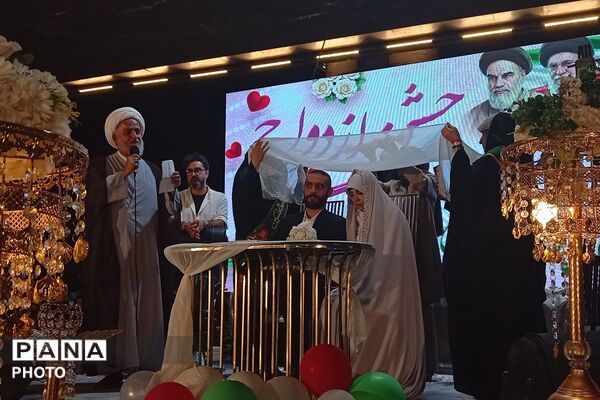 جشن ازدواج ۱۴ زوج جوان در میدان معلم شیراز