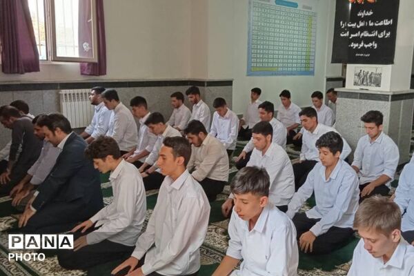 شروع سال تحصیلی همراه با اقامه نماز جماعت در مدارس