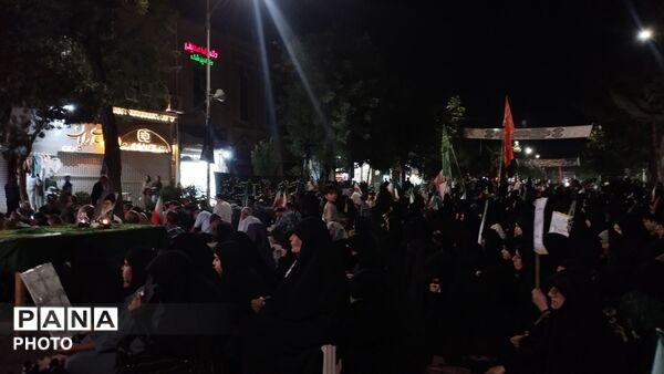 شبِ اشک و عرفان در حسینیه امام خمینی