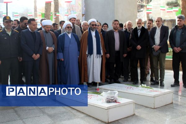 خروش سملقانی‌ها در سالروز بازگشت امام؛ دوازدهم بهمن با گلباران تمثال رهبر انقلاب گرامی داشته شد
