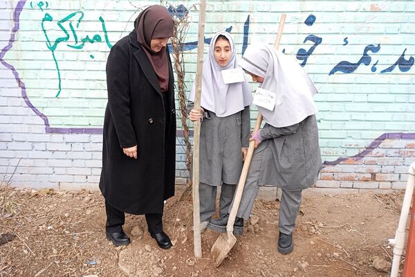 حضور کارشناس آموزش و ترویج منابع طبیعی در مدارس منطقه کهریزک 