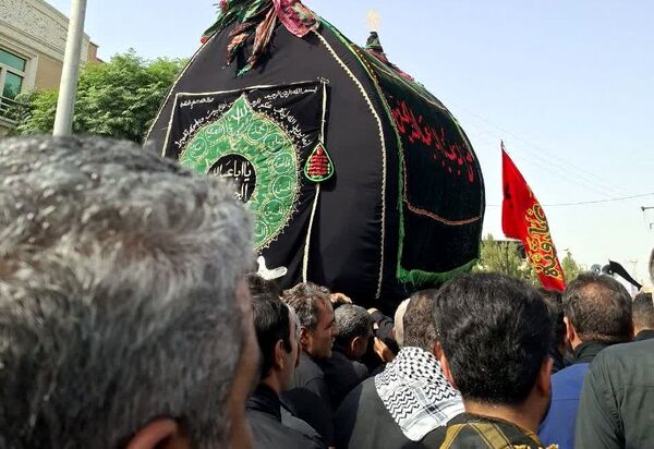 آیین نخل گردانی روز عاشورا با حضور کم نظیر مردم منطقه امامزاده بادرود