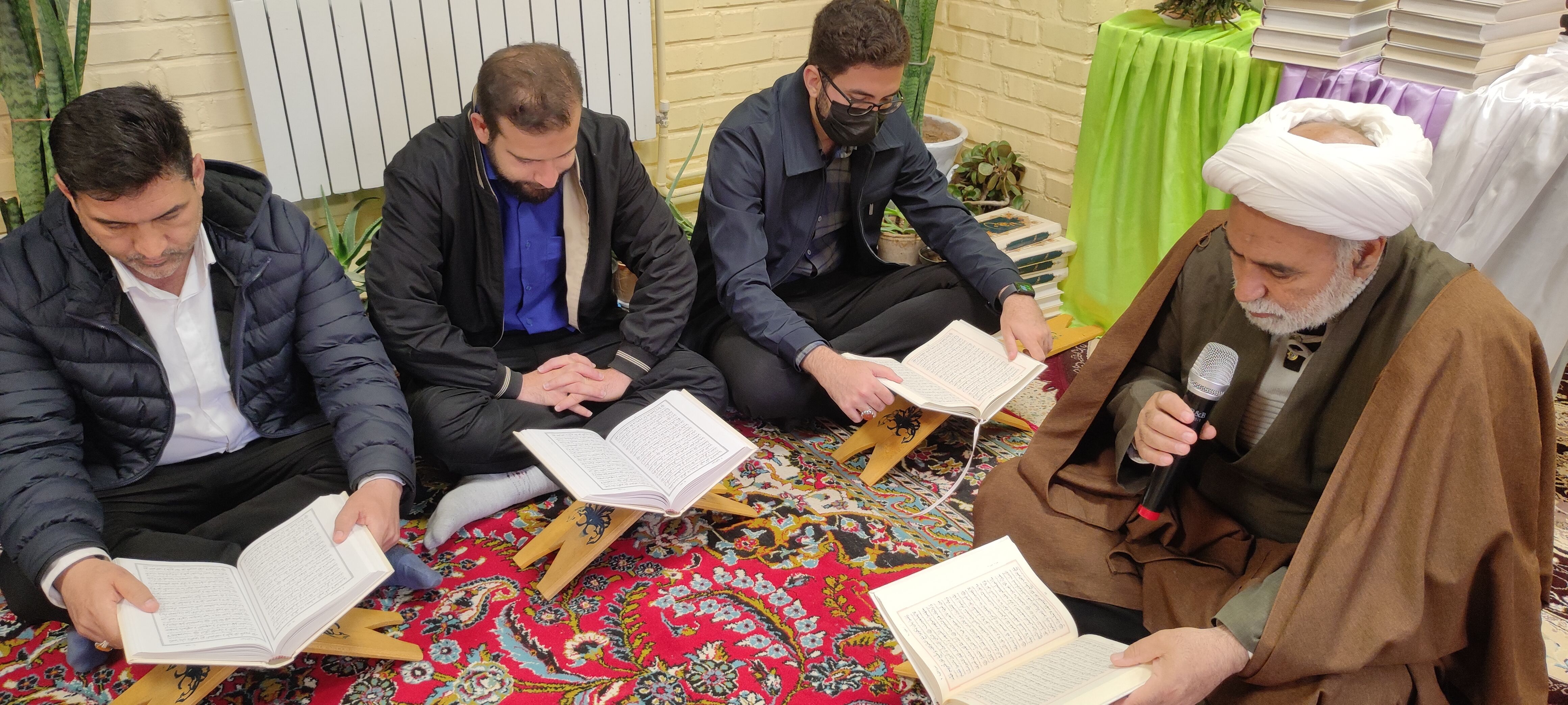 محفل انس با قرآن کریم در دبیرستان دخترانه شهدای زیارت 