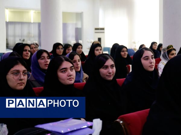 آیین تجلیل از برگزیدگان جشنواره‌های فرهنگی و هنری شمال‌غرب کشور در تبریز