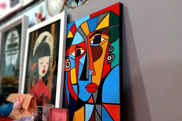 نمایشگاه هنری «هفته ماها» روایت تصویر از پیوندهای نادیدنی