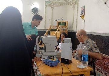 ارائه خدمات بینایی سنجی و اهدا عینک رایگان به مددجویان کمیته امداد و اقشار کم برخوردار در کلاته رودبار