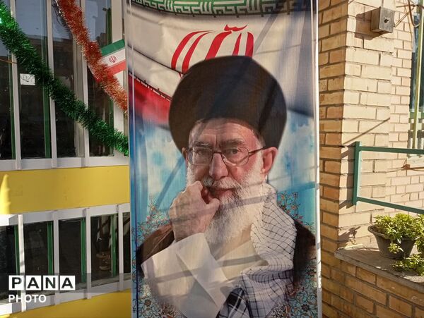 هفته دفاع مقدس در دبیرستان لقمان حکیم منطقه ۱۵