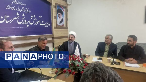 بازدید وزراتی از فعالیت‌های اجرا شده برنامه نماد در مدارس شازند 