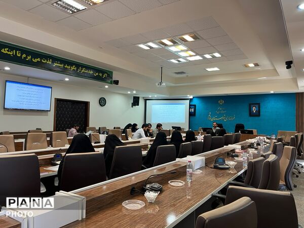 جلسه توجیهی مدارس رشدمدار با محوریت فهم قرآن در دبستان 