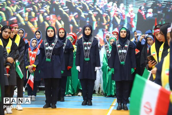 همایش سوگواری ۱۵۰۰ نفری دانش‌آموزی «باید برخاست» در آذربایجان شرقی