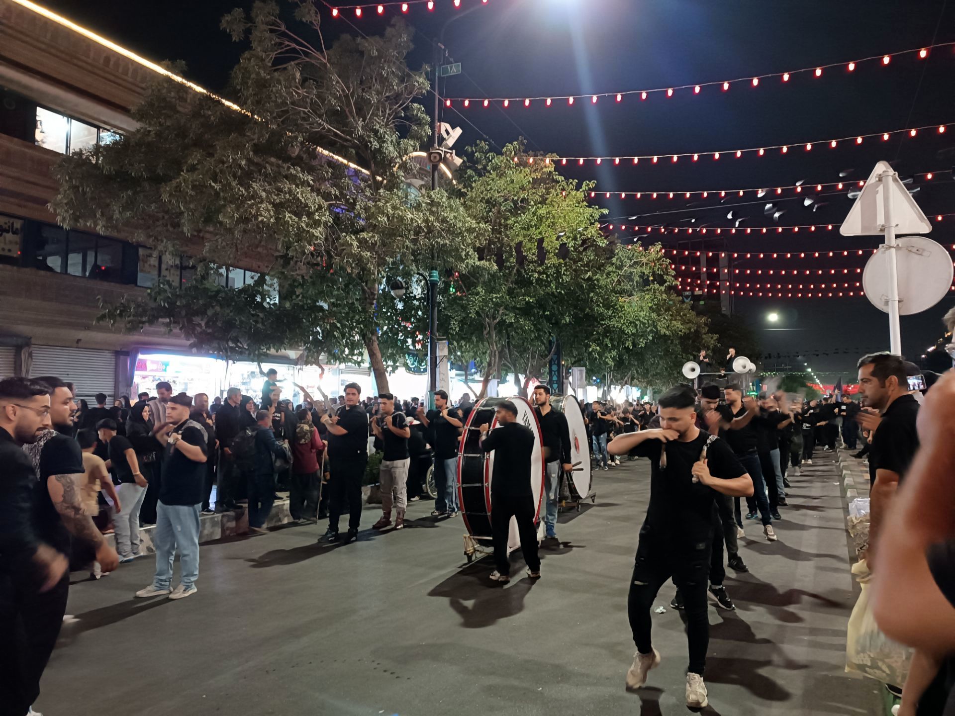 حال‌وهوای خیابان‌های مشهد در شب شهادت امام رضا(ع)