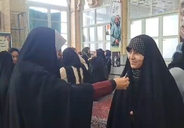 دورهمی صمیمی دبیران  و دانش آموزان کهک به مناسبت روز معلم