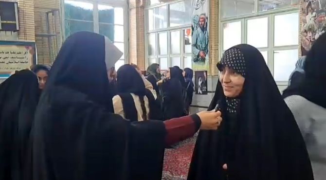 دورهمی صمیمی دبیران  و دانش آموزان کهک به مناسبت روز معلم