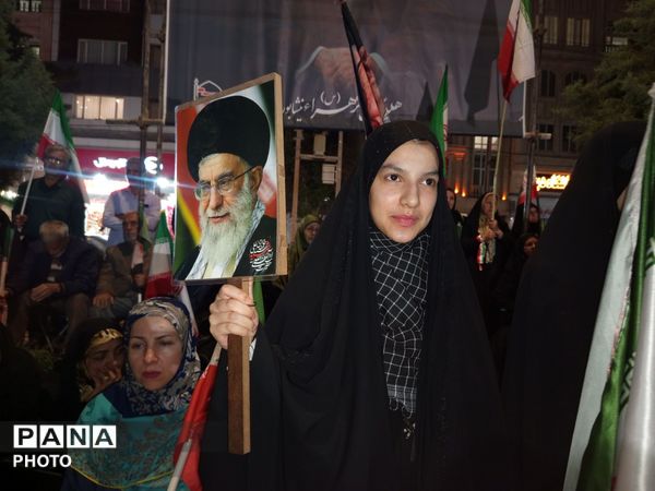  حضور پرشور مردم در هفتادویکمین شب از تجمعات بلوار فضل نیشابور