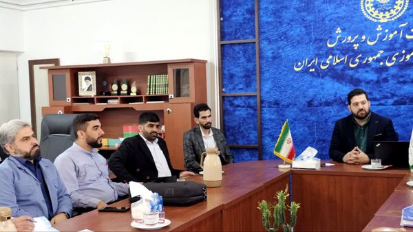 جلسه هم‌اندیشی رئیس سازمان دانش‌آموزی استان با مدیران مدرسه