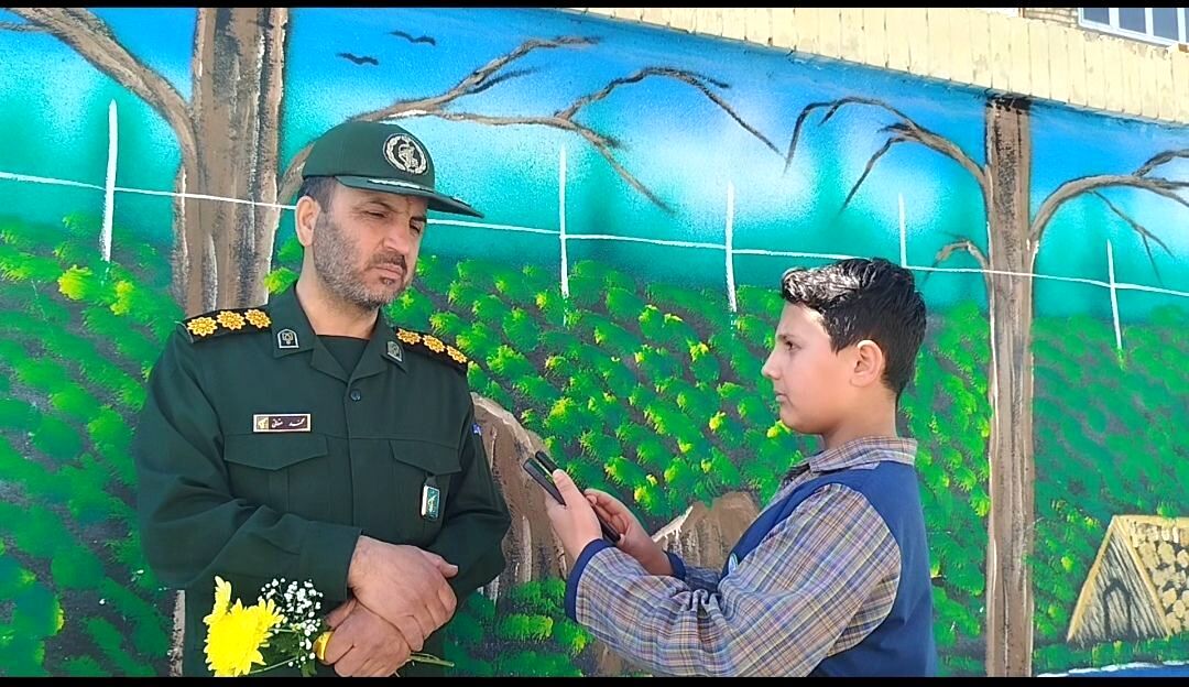 همه ما مدیون خون شهدای انقلاب اسلامی هستیم 
