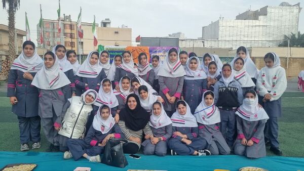 مدرسه‌ای به رنگ انتظار؛ جشن مهدوی در قاب لبخند دانش‌آموزان