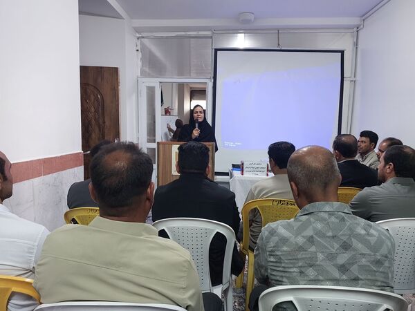 جلسه انجمن اولیا و مربیان در دبیرستان نمونه دولتی مهرورزان خواف