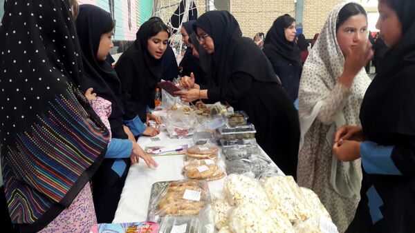 برپایی بازارچه مدرسه‌ای در مجتمع عشایری امید انقلاب