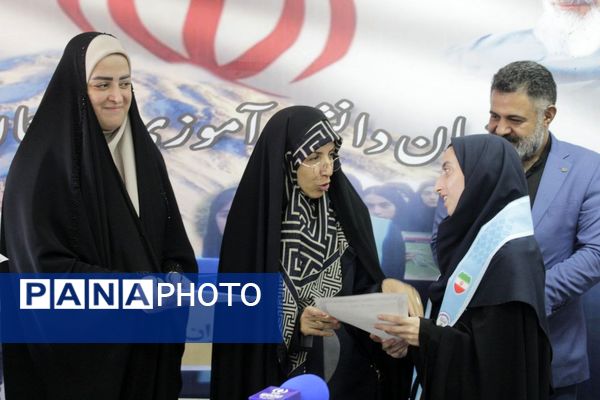 دیدار نماینده مردم ساری و میاندرود در مجلس شورای اسلامی با دانش‌آموزان مازندران