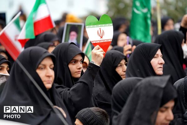 تشییع نمادین دانش‌آموزان میناب در بندرگز