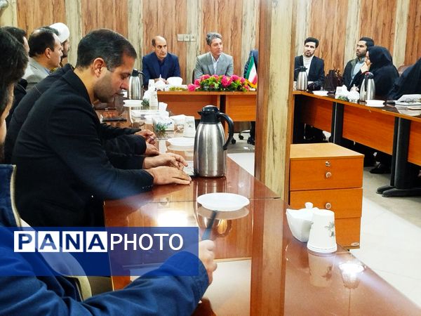 جلسه برنامه‌ریزی برگزاری راهپیمایی یوم‌الله ۲۲ بهمن با حضور مدیران مدارس شهرستان فاروج