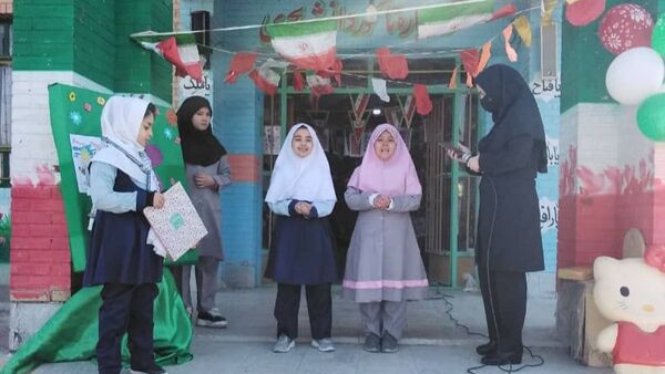 سلسله جشن‌های دهه فجر انقلاب اسلامی و اعیاد شعبانیه در مدارس منطقه پردیس 