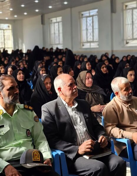 جشن مهر و مقاومت در دبیرستان حضرت زینب(س) ابرکوه برگزار شد