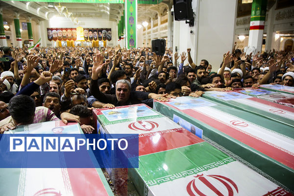 وداع مردم قم با پیکرهای مطهر 6 شهید حمله ناجوانمردانه رژیم صهیونیستی 