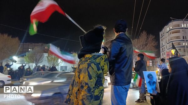 تجمع جوانان‌‌و‌نوجوانان‌در‌بیعت با رهبر انقلاب در نیشابور