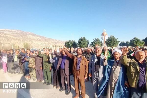 بیعت دانش‌آموزان دیشموکی  با رهبر انقلاب