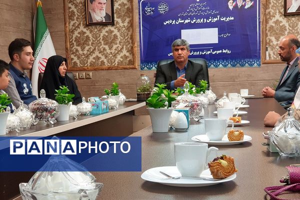 دیدار مسئولان اداره آموزش و پرورش پردیس با خبرنگاران پانا 