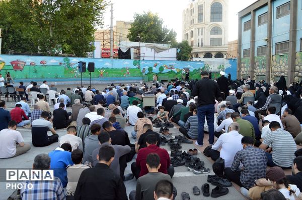 مراسم طلب آمرزش در روز عرفه، از زبان امام حسین «ع» در شهر فردوسیه 