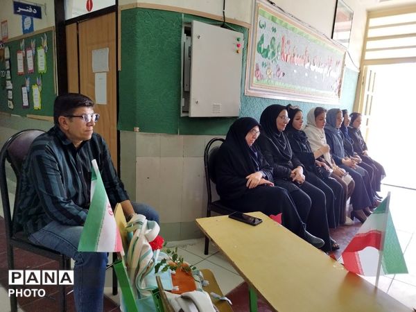 تجلیل از معلمان و اعضای انجمن اولیا و مربیان در مدرسه حضرت رقیه(س)