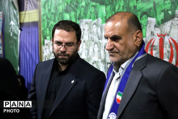 محفل گرم تشکیلاتی دانش‌آموزان در تجمع مردمی تبریز با حضور قائم‌مقام معاون وزیر در سازمان دانش‌آموزی