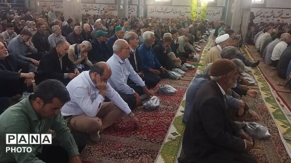 از پیر تا کودک در نماز جمعه نیشابور حضور دارند-۲