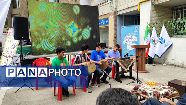 سومین نمایشگاه توانمندی‌های هنرجویان هنرستان منطقه ۲