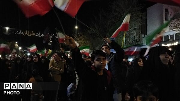 از پیر تا کودک برای حفظ  وطن آمدند-۱