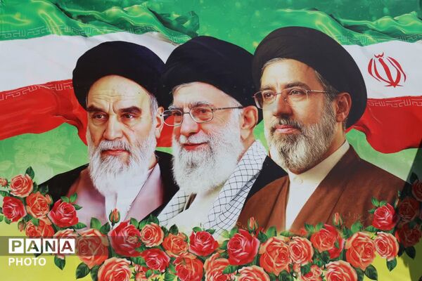 مردم در میدان، پای کار انقلاب اسلامی