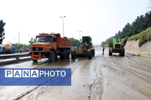 بازدید وزیر کشور از روند بازگشایی و خدمت‌رسانی در مناطق سیل‌زده مشهد