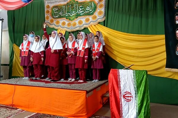 حضور پرشور دانش آموزان و اقشار مردم در جشن 22بهمن روستای سرتشنیز 