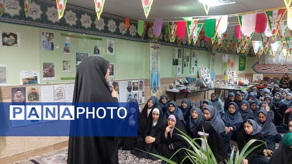 جشن با شکوه انقلاب در دبیرستان فدک منطقه ۱۲