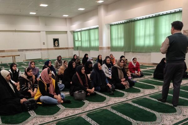 جلسه‌ آموزش خانواده در رباط‌کریم
