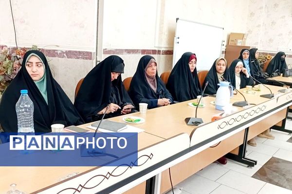 تجلیل از فرهنگیان و دانش آموزان فعال حوزه  نماز در شهرستان قدس