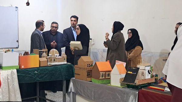 نمایشگاه جشنواره «نوین کاو» در پژوهش سرای دانش‌آموزی حاجی آباد