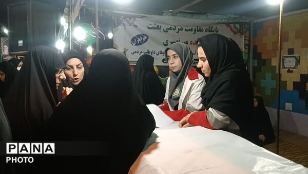تجمع پرشور مردم پلدختر در میدان بهشتی به‌ مناسبت چهلم رهبر شهید