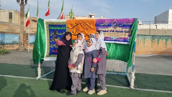 مدرسه‌ای به رنگ انتظار؛ جشن مهدوی در قاب لبخند دانش‌آموزان