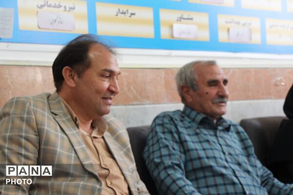 اجرای طرح خاطره سازان با حضور مدیر آموزش وپرورش شهرستان در آموزشگاه موسی صدر آشخانه