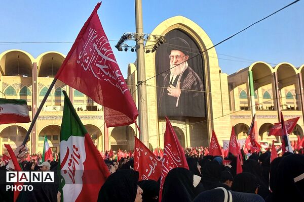 بدرقه با اشک و بیعت ،ایران در سوگِ قائد شهید امت
